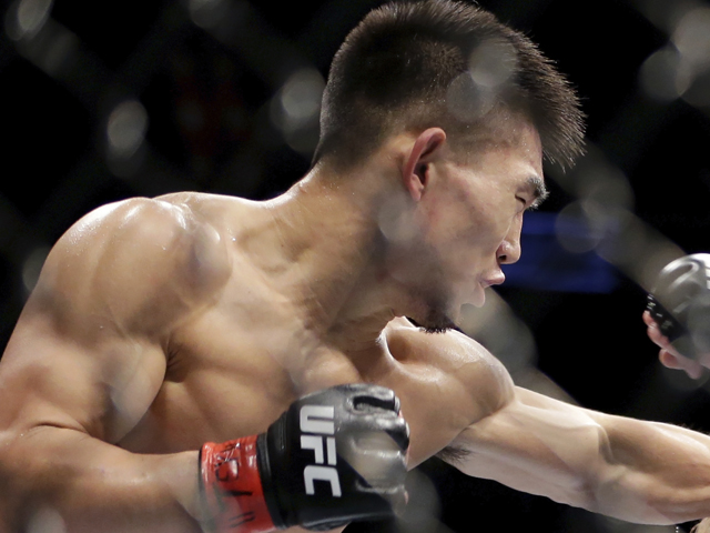 UFC: Сонг Ядонг нокаутировал Умара Нурмагомедова