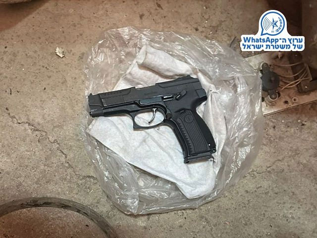 Жительница Ашдода поджарила спрятанный мужем в духовке пистолет с патронами