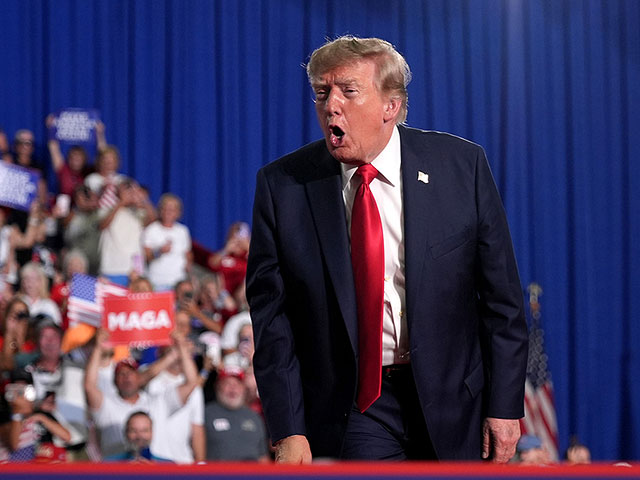 Трамп прокомментировал атаку Ирана на американские базы: "Мы нанесем по ним мощный удар"