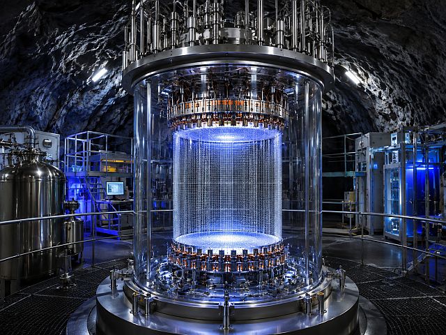 Эксперимент LUX-ZEPLIN зарегистрировал возможный первый след частицы темной материи
