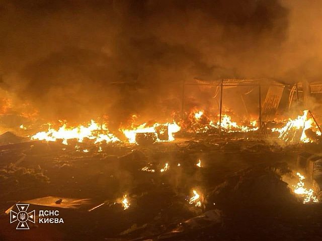 Армия РФ атаковала Украину беспилотниками и баллистическими ракетами. Повреждены жилые дома в Киеве
