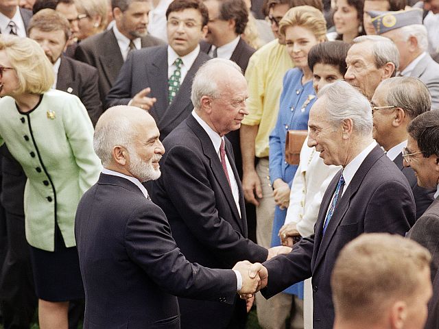 Король Хусейн, Ицхак Рабин и Шимон Перес в 1994 году