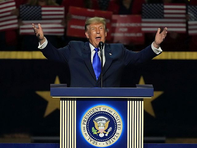 Трамп пообещал $5000 каждому взрослому американцу в случае победы республиканцев на выборах