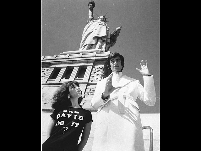 Со Сьюзанн Галлахер у подножия статуи Свободы. 1983 год