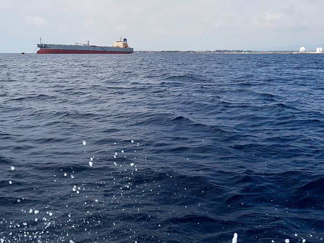 Нефтяной танкер под флагом Панамы атакован в Ормузском проливе, пропали два человека