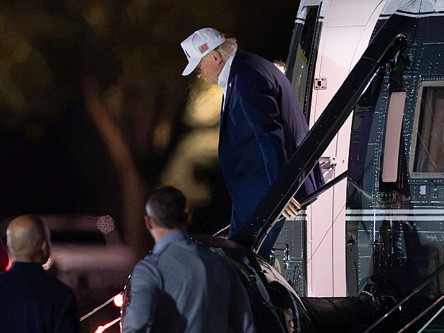 Трамп досрочно вернулся из Кэмп-Дэвида в Белый дом