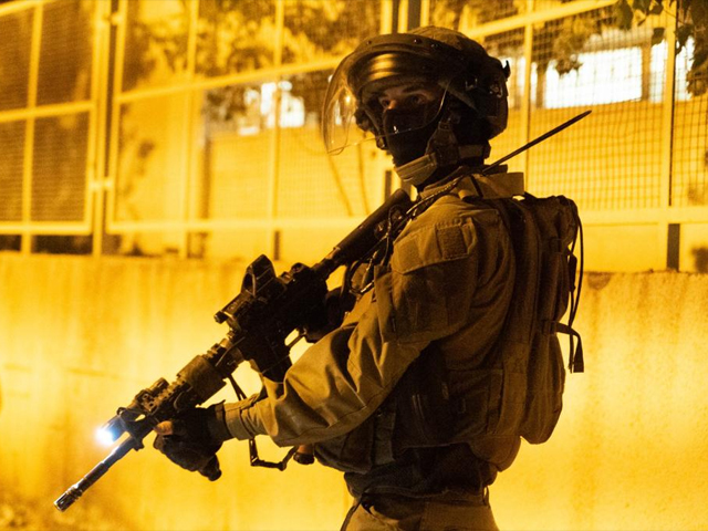 צה"ל: נוטרל מחבל שניסה לדרוס חיילים באזור גנים