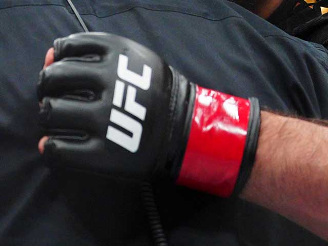 UFC. Барселос потерял сознание. Османли дисквалифицирован. Победа модели Onlyfans