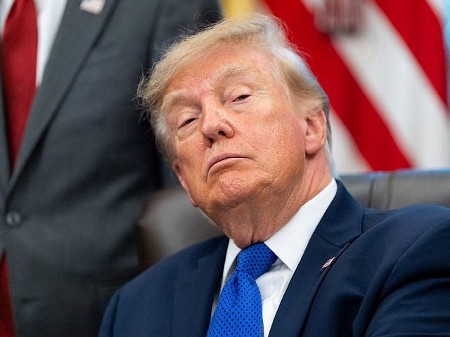 Трамп обвинил в росте цен на бензин "тупократов"