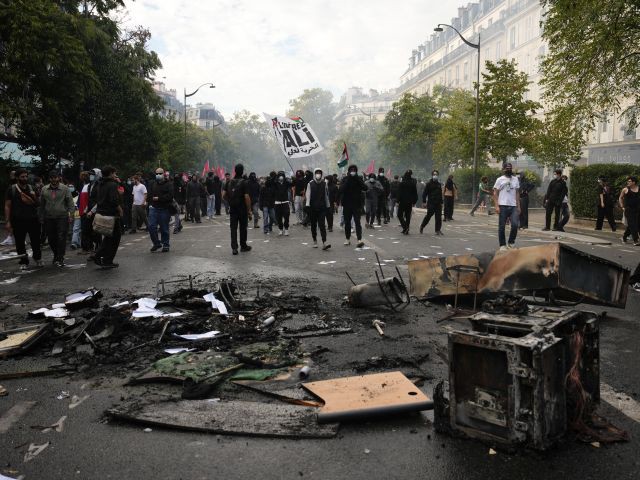 Иран выразил Франции протест за жестокость в отношении демонстрантов