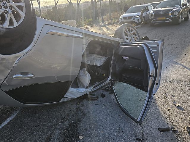 В районе Иерусалима разбился угнанный автомобиль, угонщик в критическом состоянии