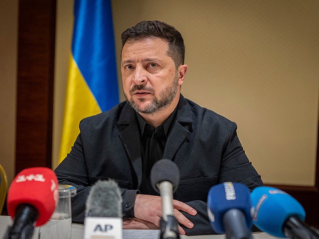 Зеленский: "Украина прекратит удары по НПЗ, если Россия перестанет бить по нашей энергетике"