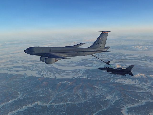 "Кан": США перебросили около 20 самолетов-заправщиков в Европу на фоне напряженности с Ираном