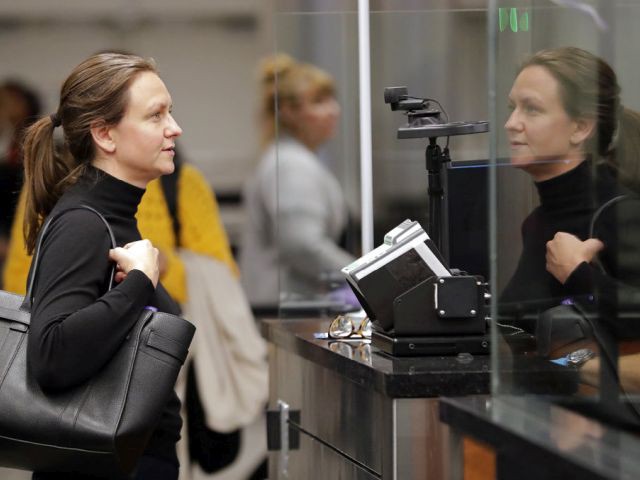 Британские аэропорты оснащают системой распознавания лиц для перехода границы без паспорта