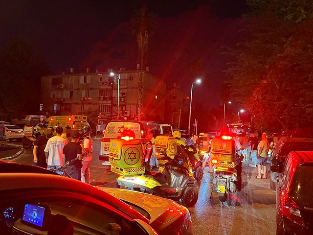 В Азуре автомобиль сбил ребенка, катавшегося на электросамокате