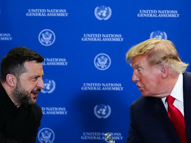 Трамп: я попросил Зеленского "притормозить" с ударами по российским НПЗ