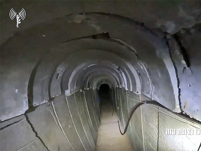 ЦАХАЛ уничтожил полуторакилометровый туннель ХАМАСа, пересекавший район "желтой линии" в Газе. Видео