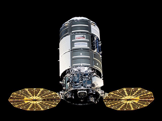 NASA испытывает теплозащитные экраны новых космических аппаратов с помощью мусорного корабля