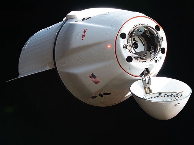Космический корабль SpaceX Dragon пристыковался к МКС