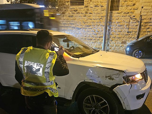 В Иерусалиме автомобиль сбил двух человек, мужчина в тяжелом состоянии