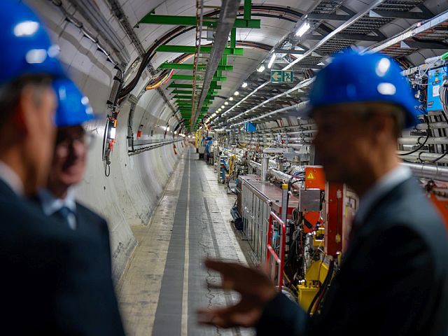 CERN и Mistral разрабатывают специальную модель ИИ для изучения элементарных частиц
