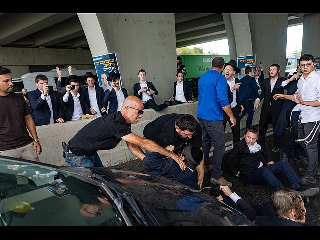 Акция протеста радикальных харедим: перекрытие 4-й трассы. Фоторепортаж