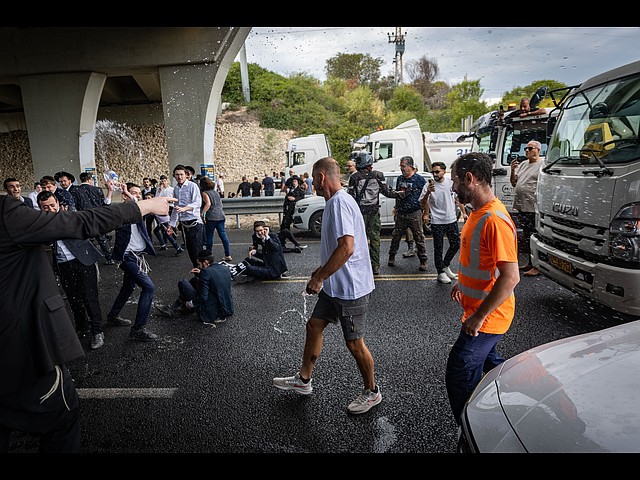 Акция протеста радикальных харедим: перекрытие 4-й трассы. Фоторепортаж