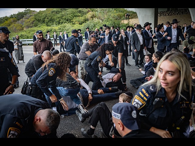 Акция протеста радикальных харедим: перекрытие 4-й трассы. Фоторепортаж