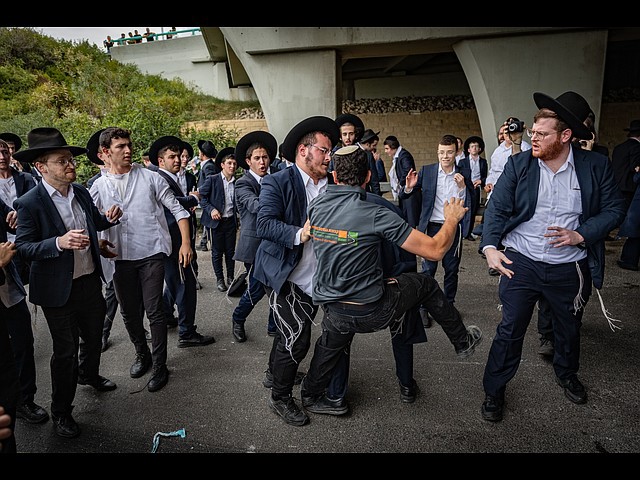 Акция протеста радикальных харедим: перекрытие 4-й трассы. Фоторепортаж