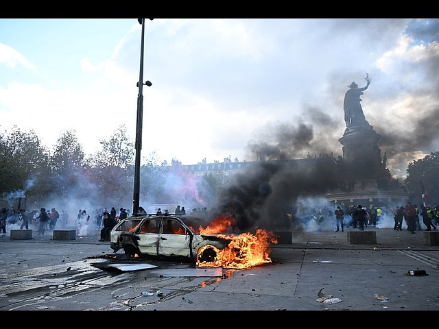 Франция в огне: массовые протесты, уличные бои и поджоги. Фоторепортаж
