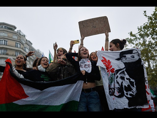 Франция в огне: массовые протесты, уличные бои и поджоги. Фоторепортаж