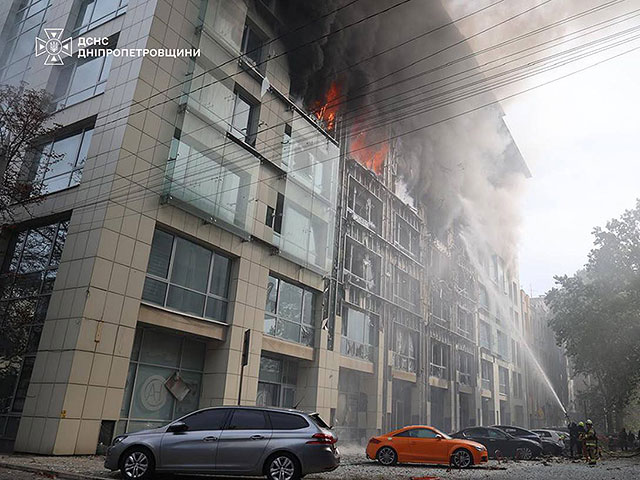 В Днепре российский БПЛА ударил по административному зданию: есть погибшие, множество раненых
