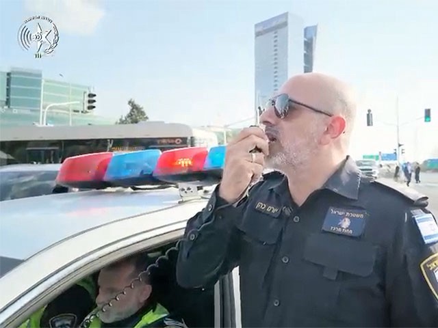 В Кфар-Сабе "харедим" перекрыли дорогу в знак протеста против передачи уклониста военной полиции