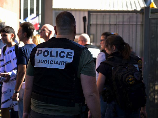 Стрельба в пригороде Парижа: не менее двух человек тяжело ранены