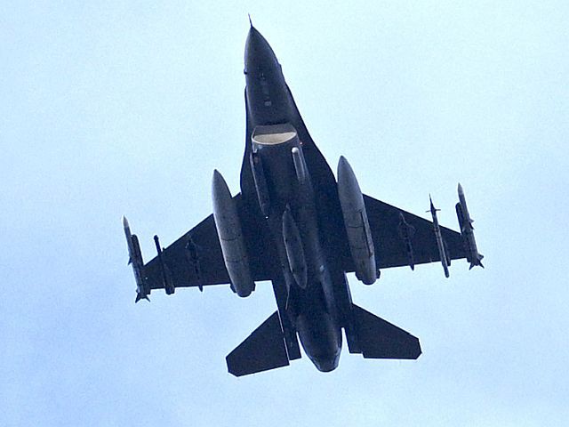 Истребитель F-16 перехватил гражданский самолет над резиденцией Трампа во Флориде