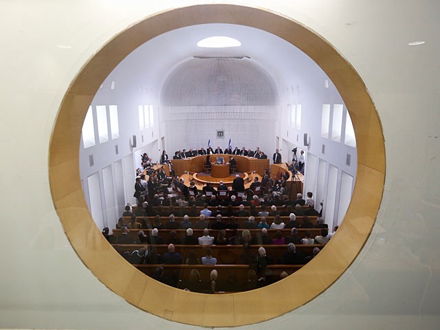 БАГАЦ отклонил требование запретить работникам избирательных участков и наблюдателям носить оружие