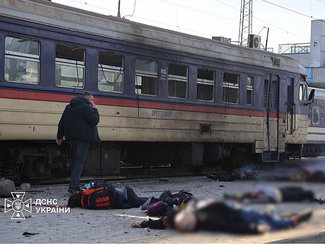Российский удар по вокзалу Днепре, сообщается о 13 погибших