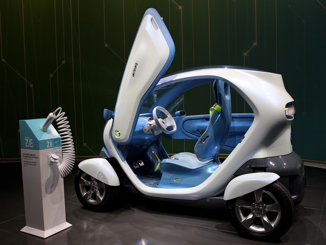 Компания Renault начала продажу мини-электромобиля Twizy за 7 тысяч евро