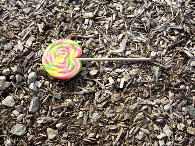 В наказание за съеденную конфету девочка бегала 3 часа и умерла от обезвоживания