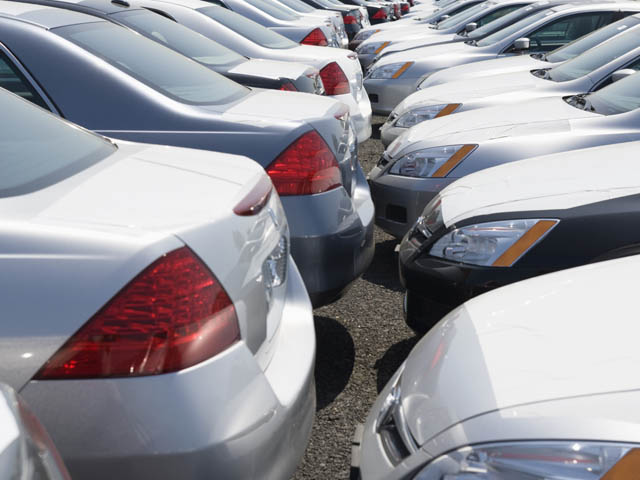Министр транспорта сказал, что, по его оценке, в 2013 году стоимость автомобилей понизится