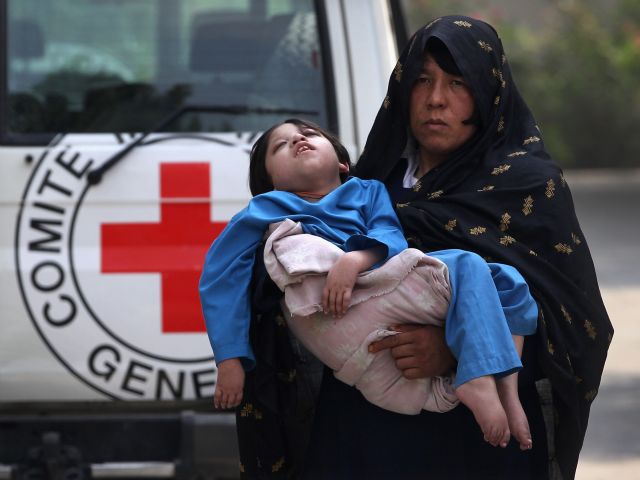 Красный Крест начал эвакуацию раненых из пригорода Хомса