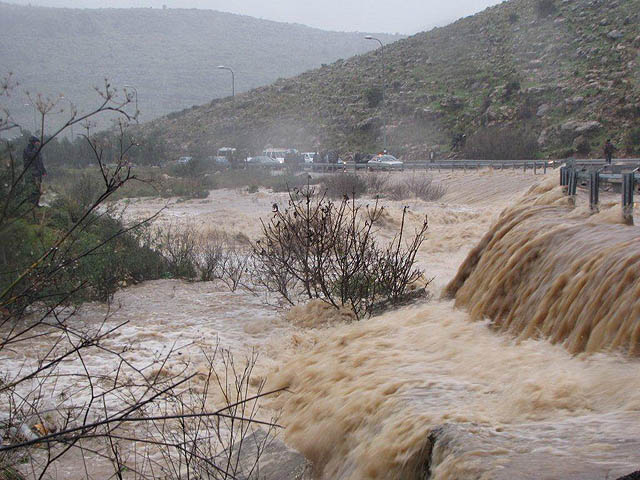 Наводнение реки Шила возле Бейт Арие. 1 марта 2012 года