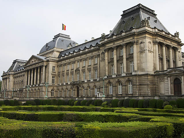Теракт у здания королевского дворца в Брюсселе: ранены 8 полицейских 