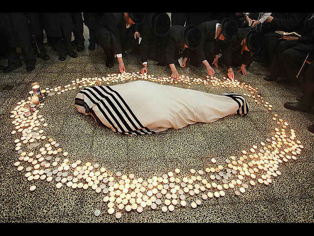 Десятки людей пострадали в среду в ходе похорон вижницкого АДМОРа Моше Йегошуа Хаггера, скончавшегося в возрасте 96 лет