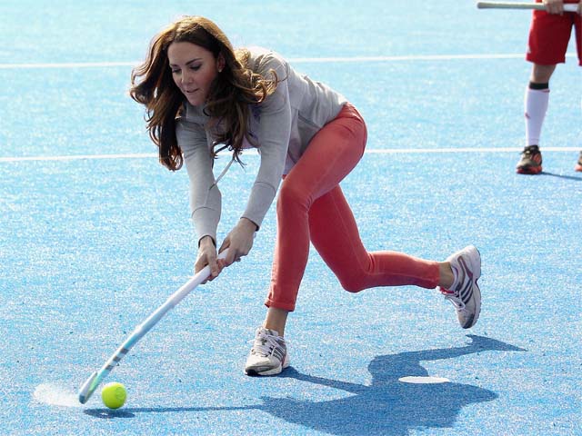 Герцогиня Кембриджская сыграла в хоккей на траве с олимпийской командой