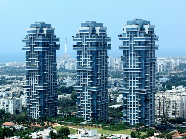 Эхуд Барак продал недвижимость в башнях "Акиров" и купил "скромную" квартиру за 8 млн