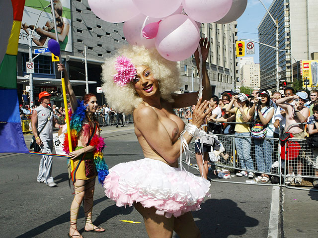 Парад представителей сексуальных меньшинств в Торонто, 2004 год