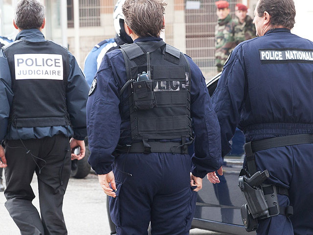 Полицейский спецназ вошел в дом "тулузского террориста"