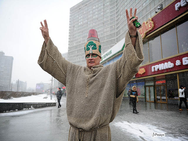 В воскресенье, 25 марта, в Москве,  на Красной площади был задержан 47-летний житель Архангельска Дмитрий Медведев