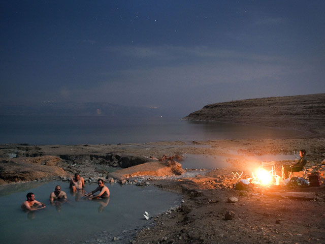 На одном из пляжей Мертвого моря